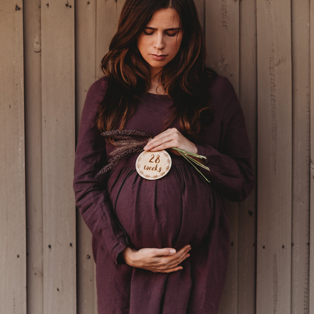 Wooden pregnancy milestone card discs - Wreath