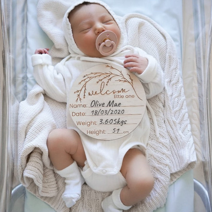 Wooden 'Welcome little one’ birth announcement disc - Whimsical
