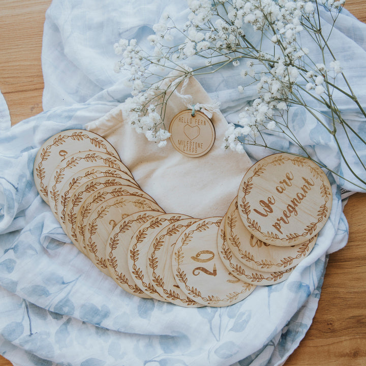 Wooden pregnancy milestone card discs - Wreath