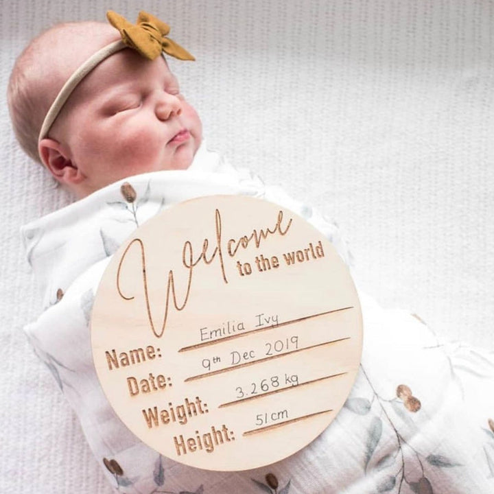 Wooden 'Welcome to the world' birth announcement disc - Classic