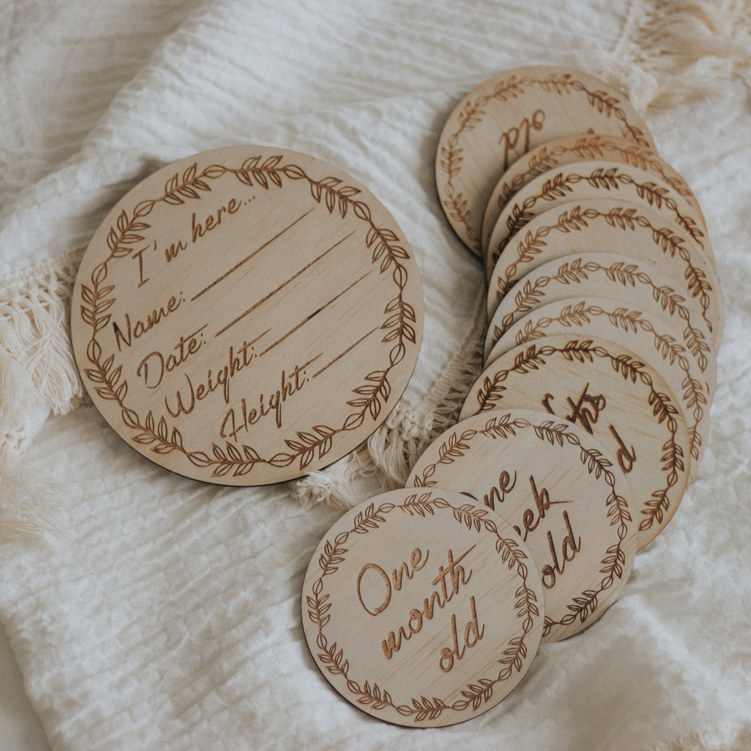 Wooden month milestone discs - Wreath