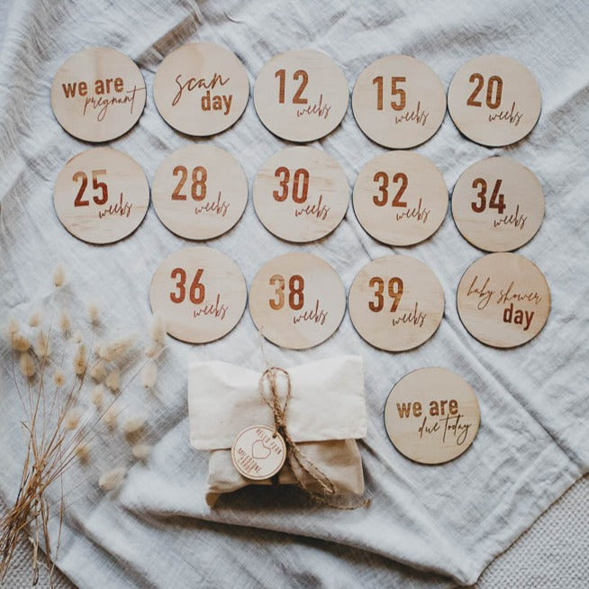 Wooden pregnancy milestone card discs - Classic