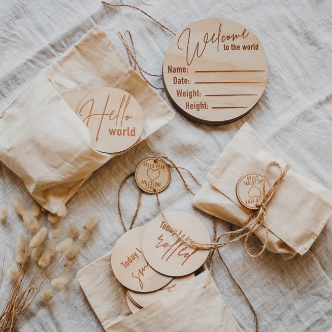 Wooden pregnancy milestone card discs - Classic