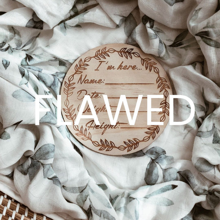 'I'm Here' Wooden Birth Announcement Disc - Wreath (Seconds Sale)