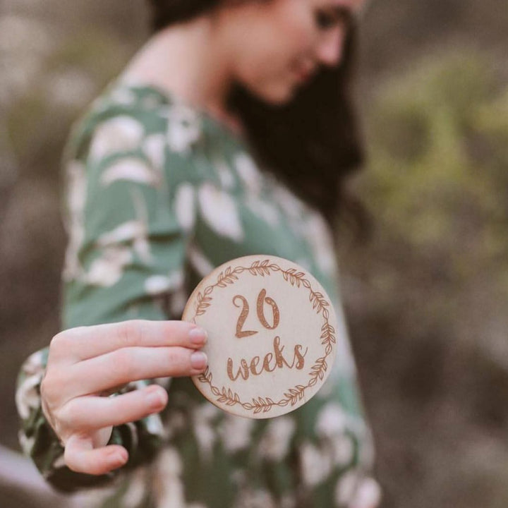 Wooden pregnancy milestone card discs - Wreath